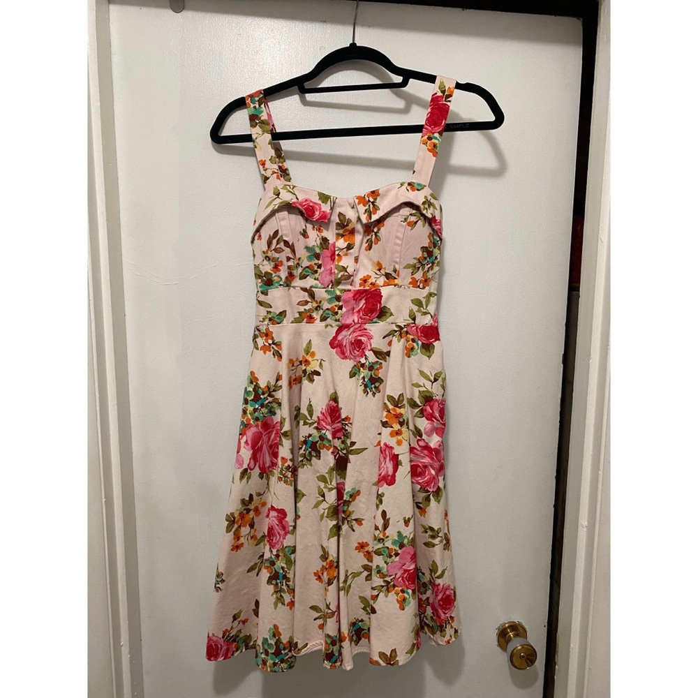 Super cute vintage inspired floral summer dress! Eva Rose Size M